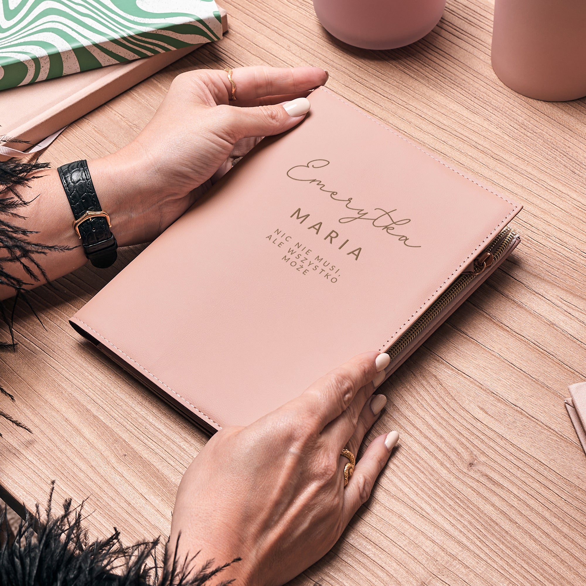 Personalizowany notes z zamkiem - prezent dla emerytki elegancki notes na prezent dla emerytki