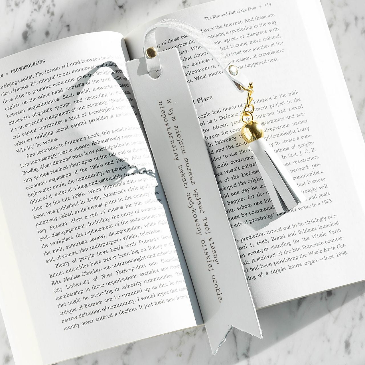 Zakładka do książki z cytatem - szara