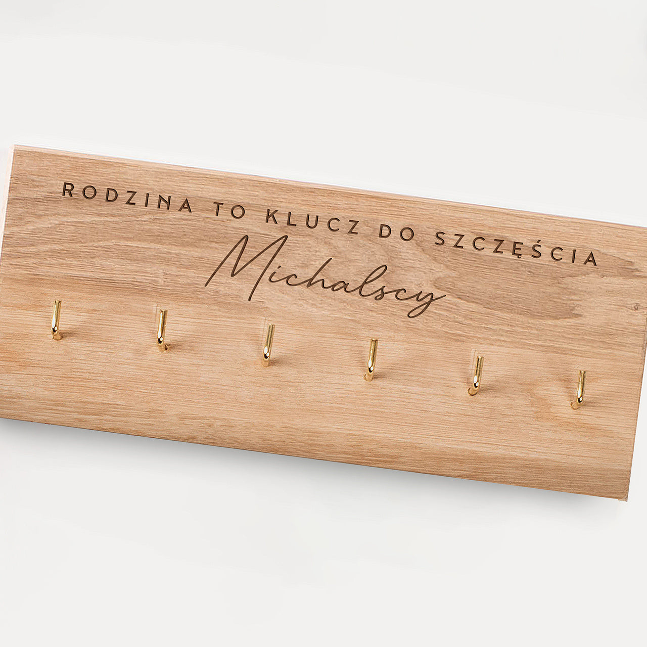 Drewniany wieszak do kluczy - prezent na parapetówkę