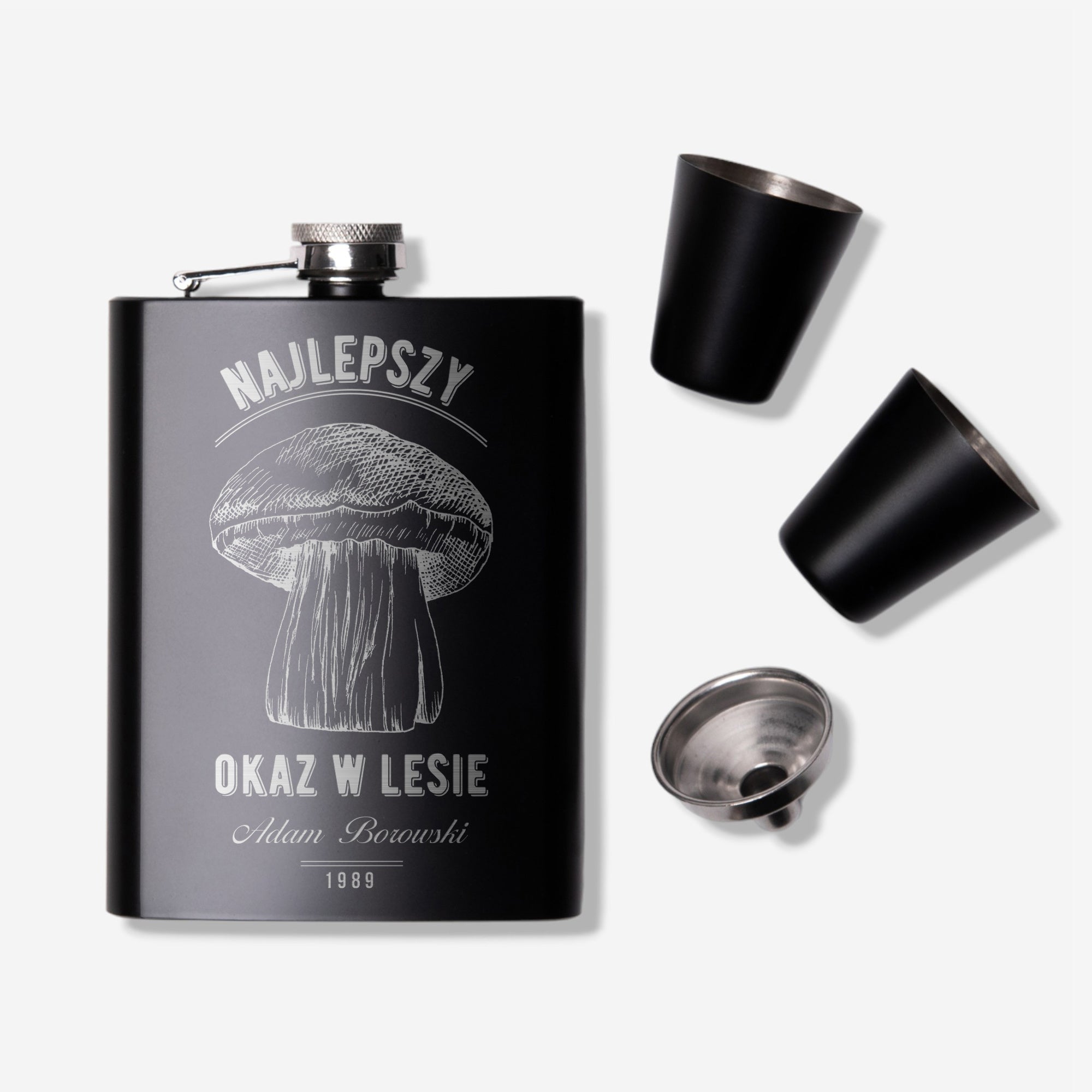 Piersiówka grawerowana z kieliszkami - prezent dla grzybiarza piersiówka z grawerem piersiówka na prezent