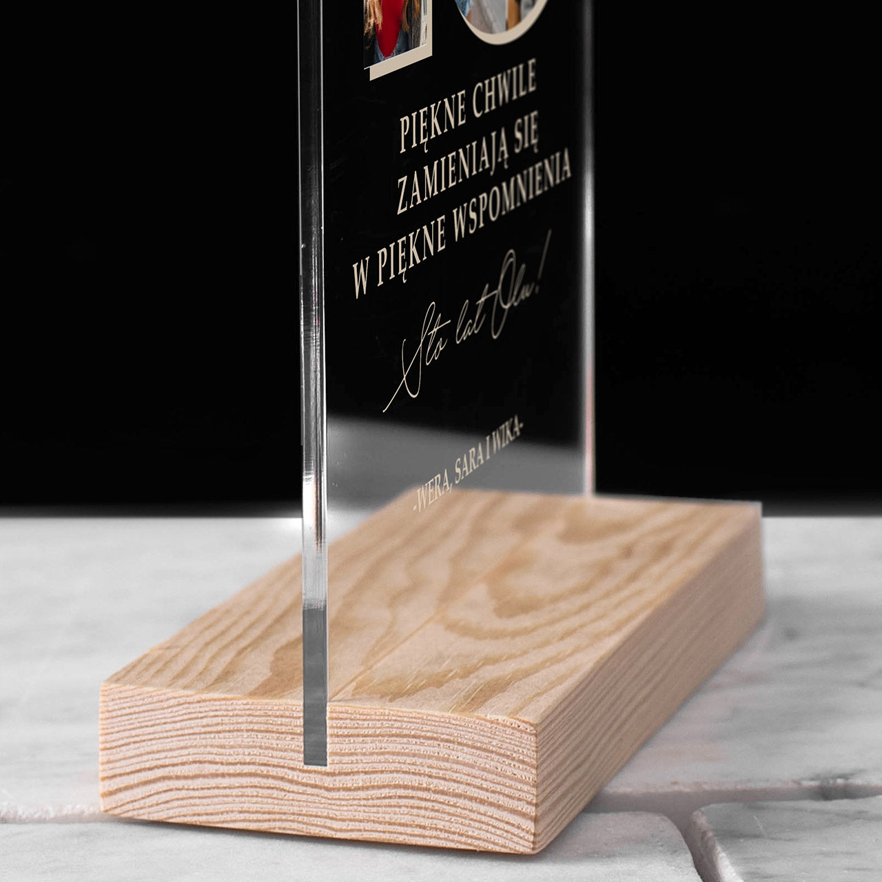 Statuetka ze zdjęciami na 18 urodziny