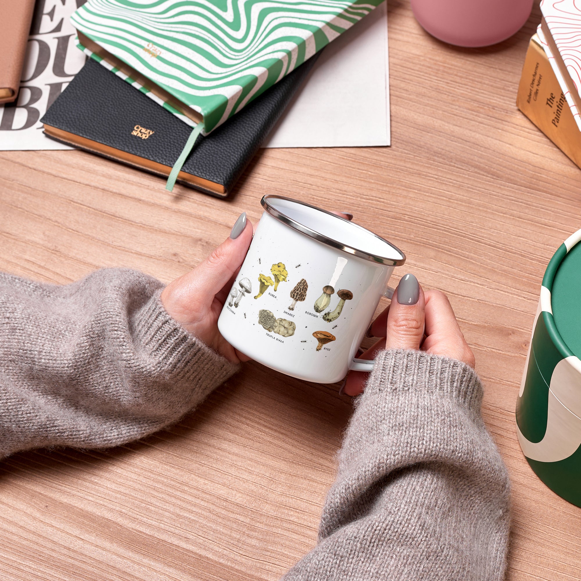 Emaliowany kubek z grzybami - prezent dla grzybiarza kubek z nadrukiem prezent dla niego