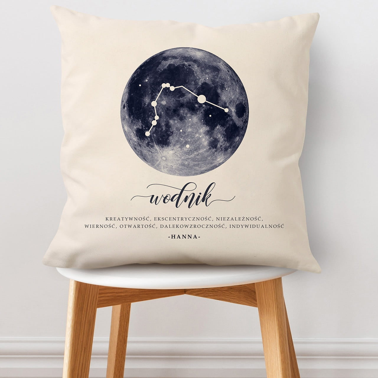 Poduszka ze znakiem zodiaku - wodnik prezent dla wodnika astrologiczny prezent poduszka z nadrukiem Wodnik