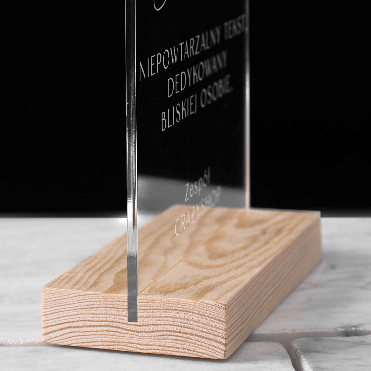 Grawerowana statuetka z własnym tekstem