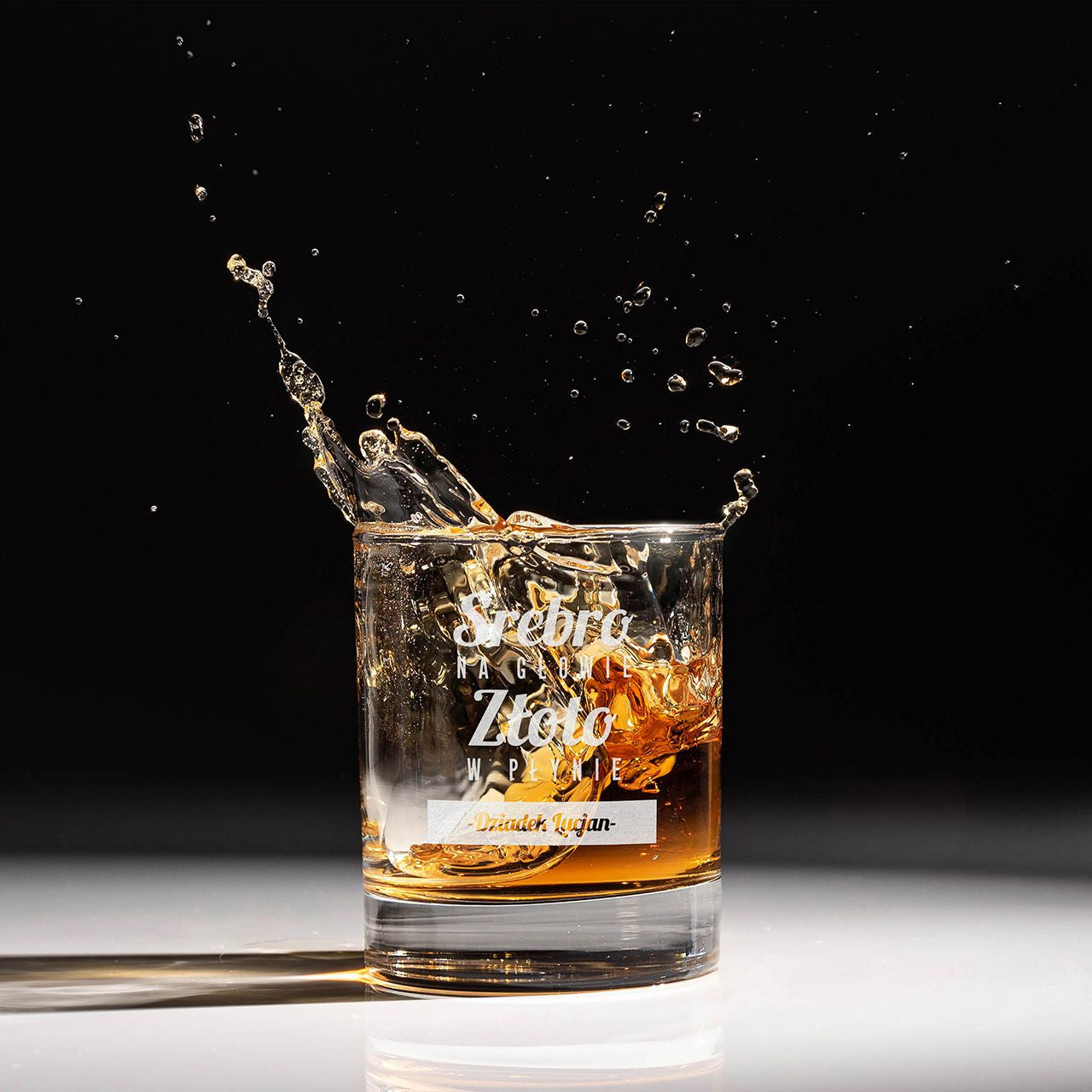 Grawerowana szklanka do whisky - Złoto W Płynie - prezent z okazji dnia dziadka