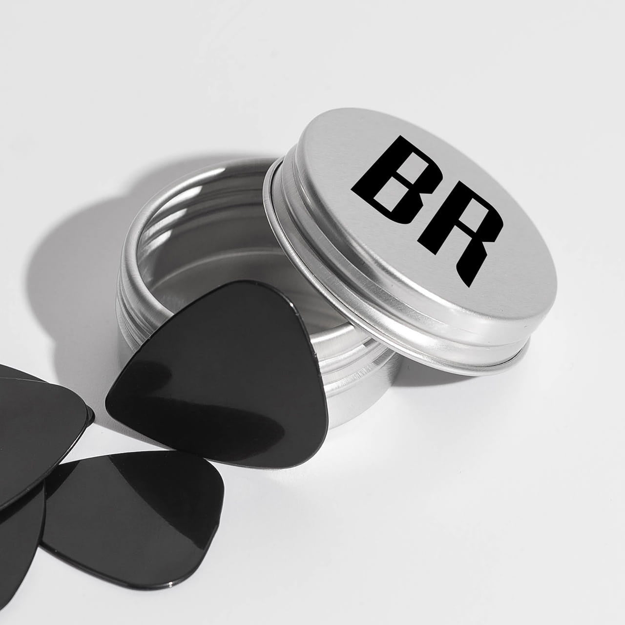 Piórka do gitary w pudełku z inicjałami - upominek dla muzyka kostki do gitary prezent dla gitarzysty