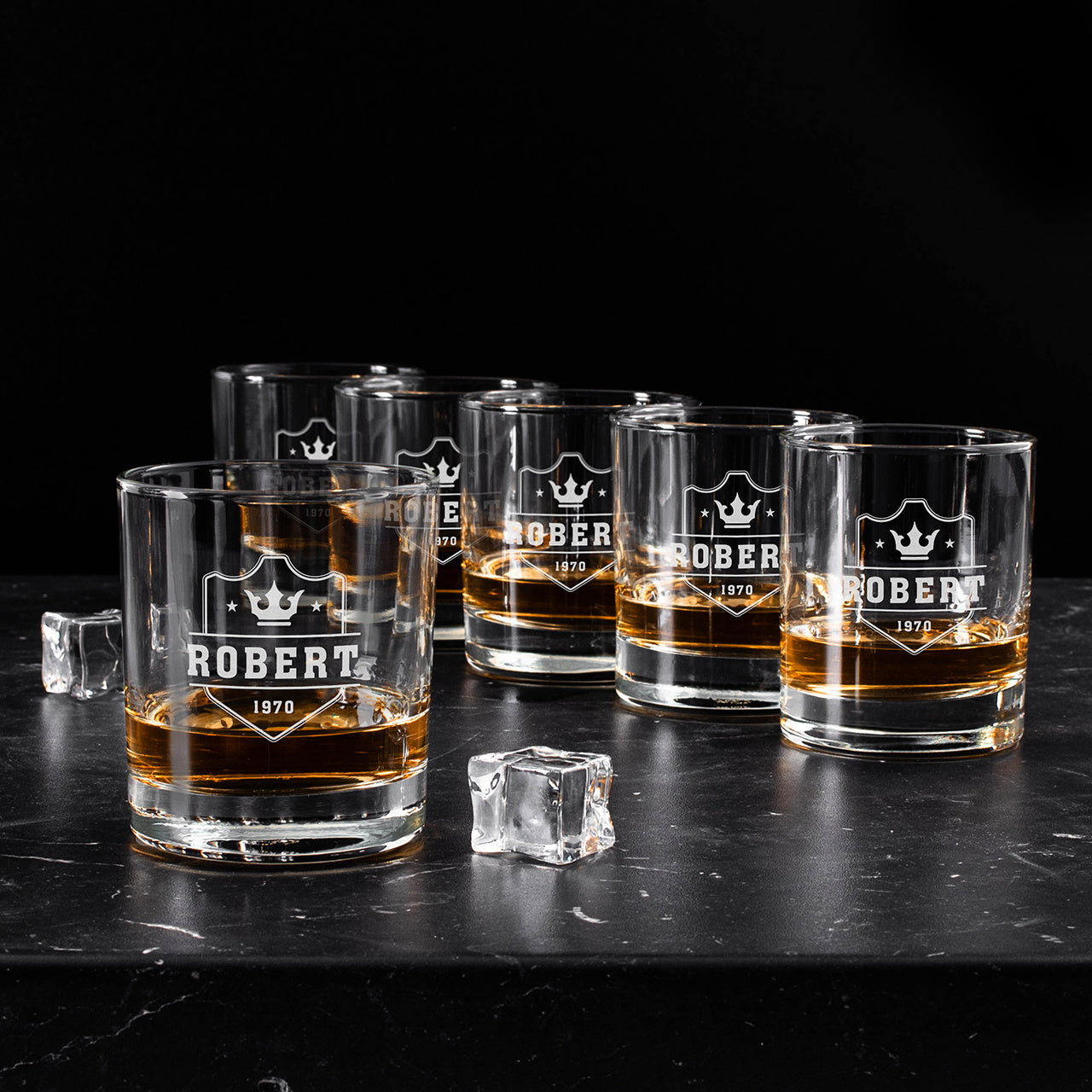 Grawerowane szklanki do whisky - pomysł na prezent dla niego