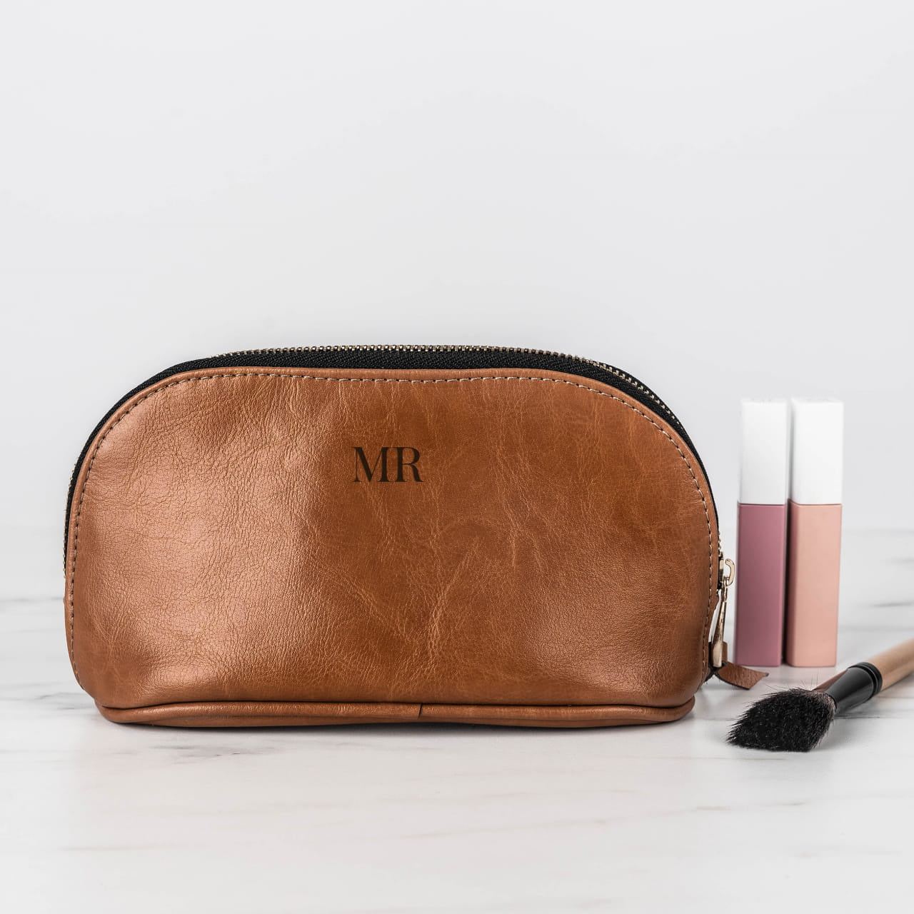 Skórzana kosmetyczka damska - Inicjały - elegancki prezent dla kobiety prezent na dzień kobiet kosmetyczka skórzana