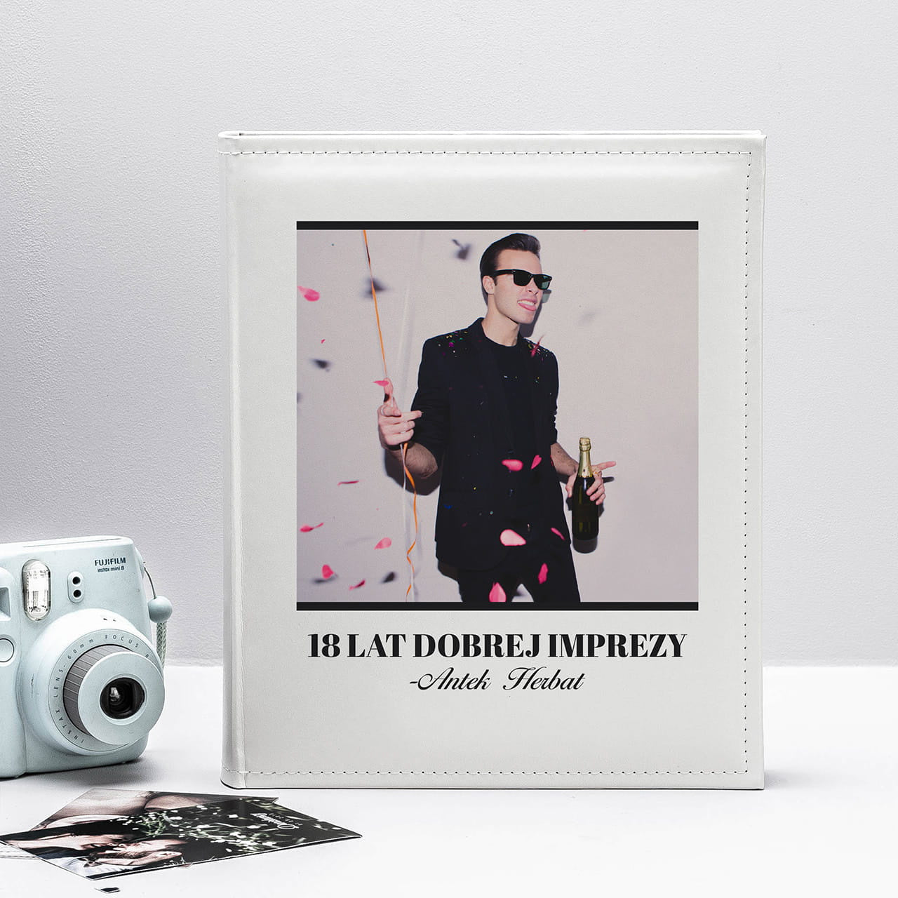 Personalizowany album na zdjęcia z okazji 18 urodzin