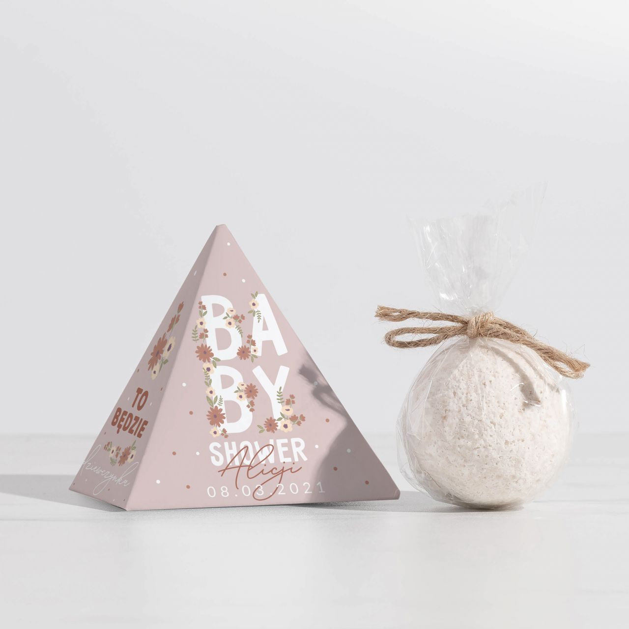 Personalizowana kula kąpielowa - upominek dla gości na Baby Shower dziewczynki