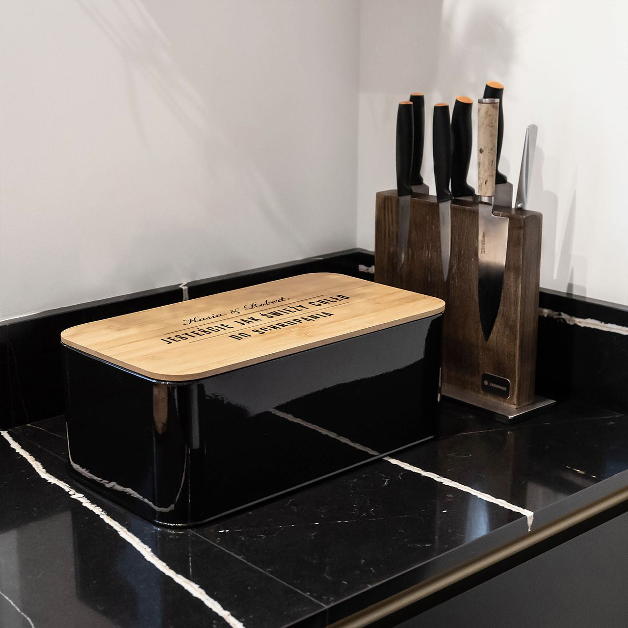 Personalizowany chlebak z deską na prezent Ślubny deska do krojenia prezent na ślub pojemnik na chleb