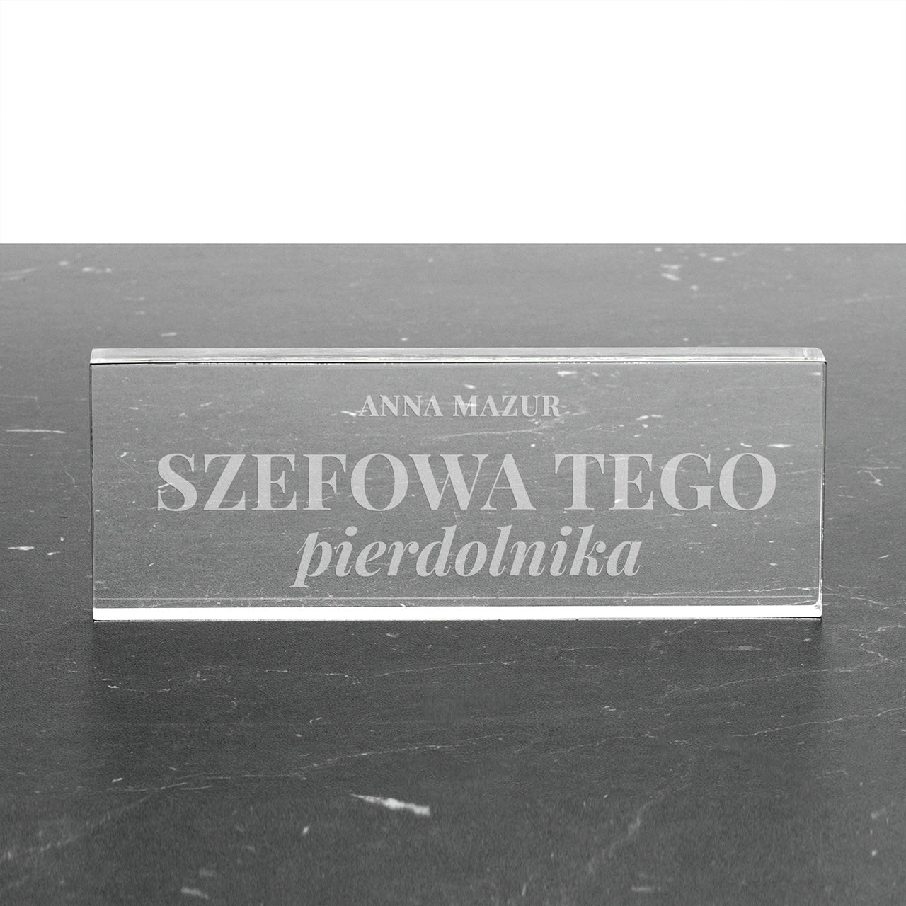 Grawerowany wizytownik - zabawny prezent dla szefowej pomysł na prezent dla szefowej upominek dla szefowej