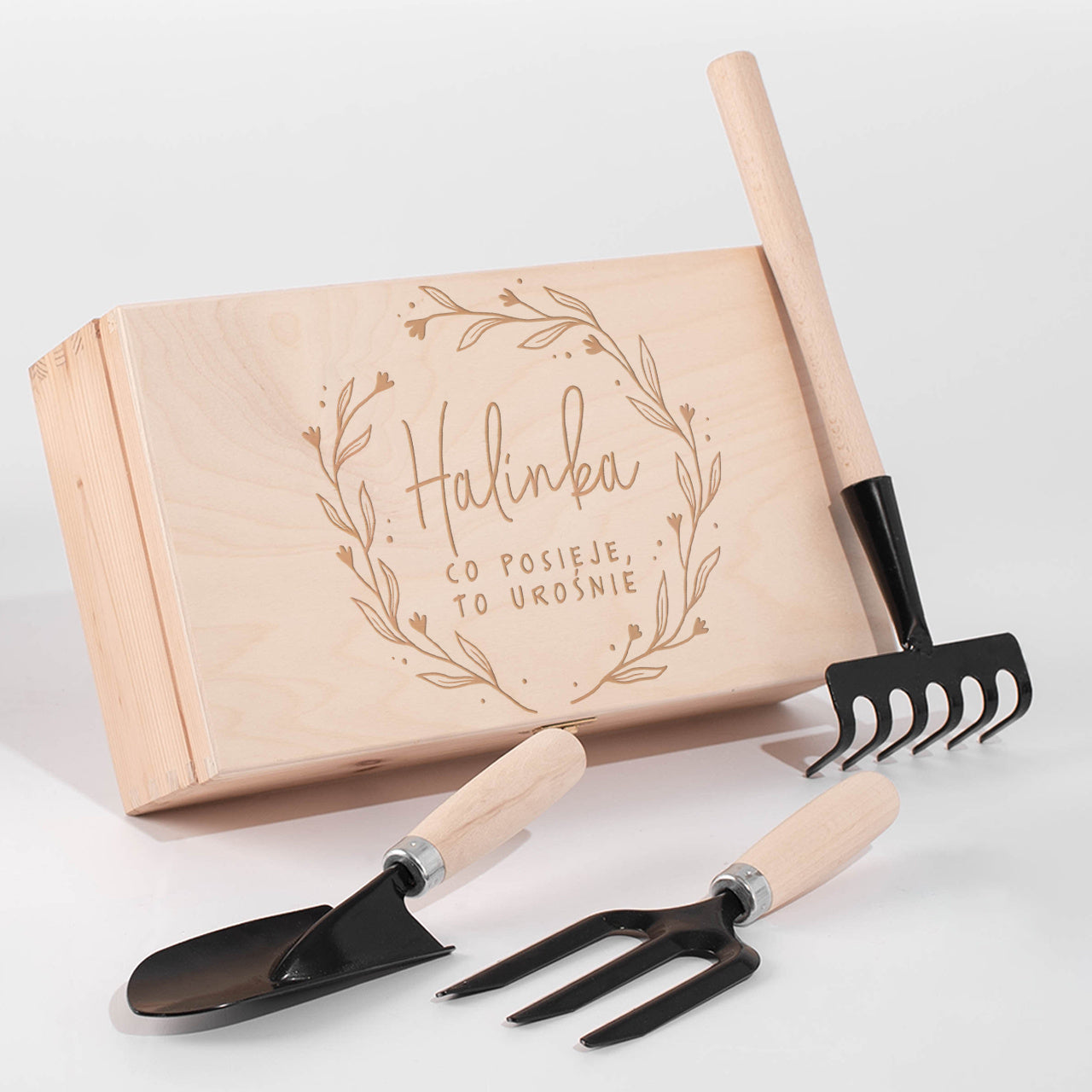 Zestaw narzędzi ogrodowych w grawerowanej skrzynce
