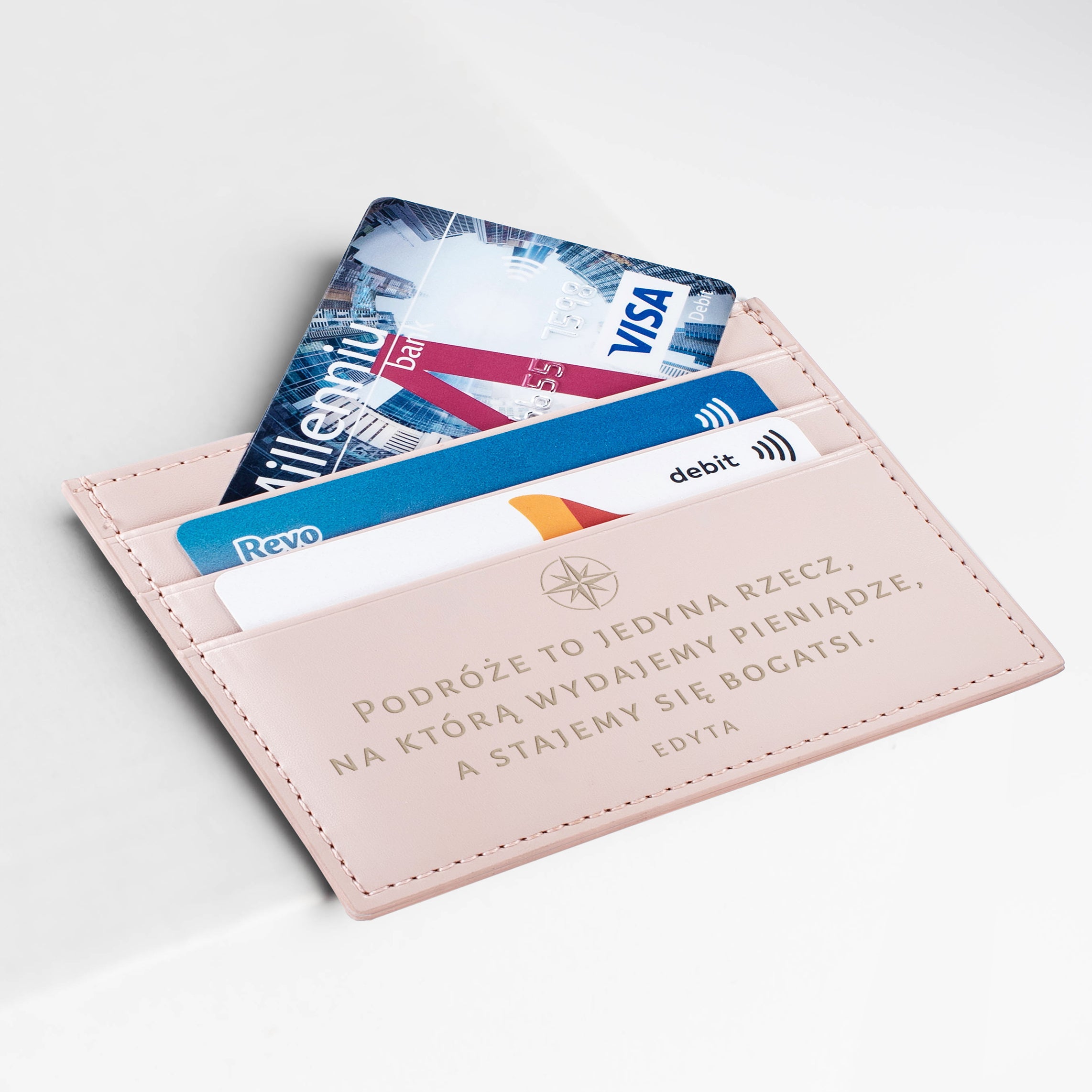 Personalizowane etui na karty dla podróżniczki