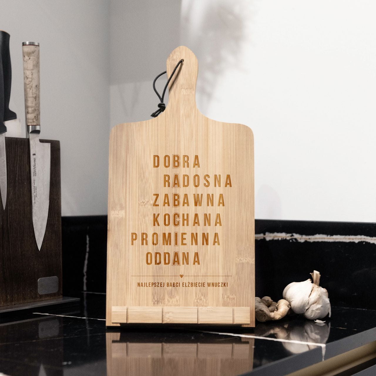 Podpórka pod książkę kucharską - prezent urodzinowy dla babci