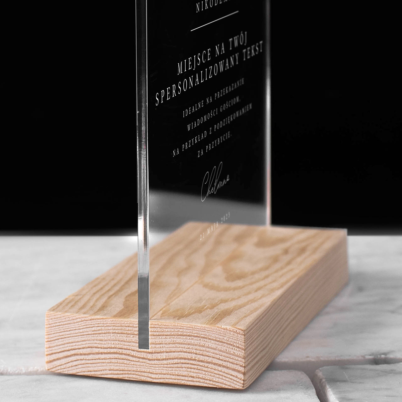 Personalizowana statuetka - dekoracja stołu na Komunię