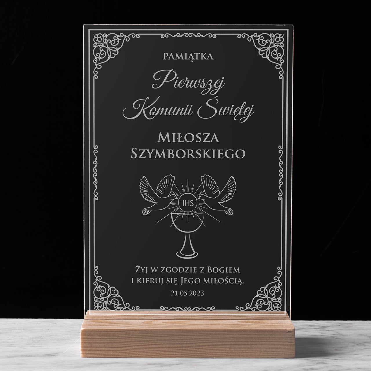 Grawerowana statuetka na Komunię