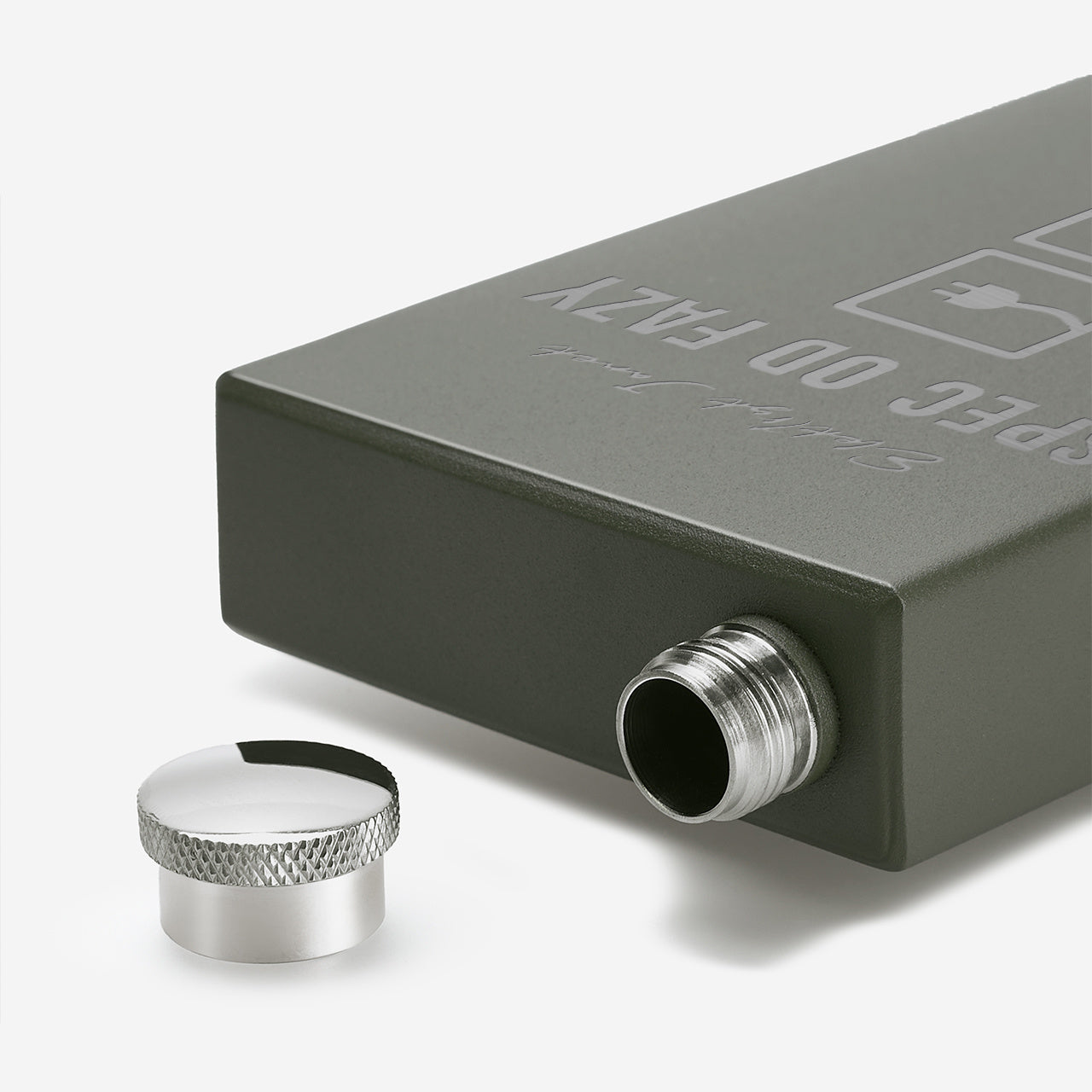 Piersiówka z grawerem dla elektryka elegancka piersiówka z grawerem prezent dla elektryka