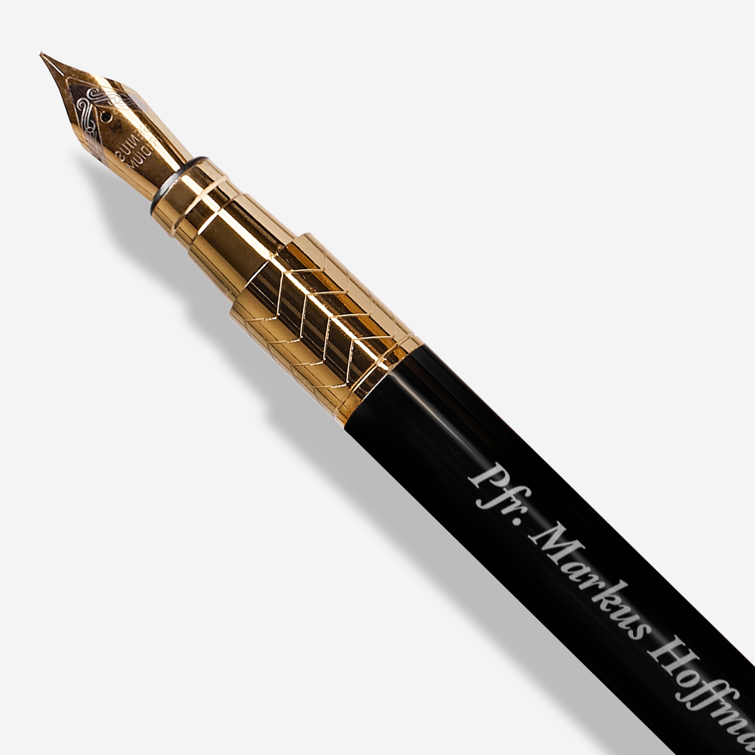 Gravierte Füllfederhalter - elegantes Geschenk für einen Priester
