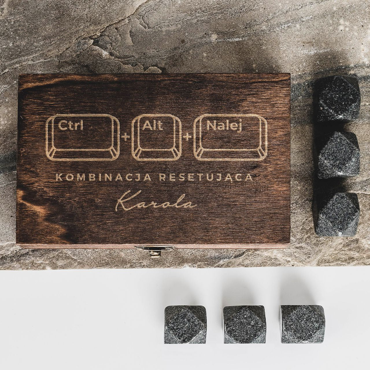 Kamienie do whisky na prezent dla informatyka gadżet dla informatyka kostki do whisky kostki kamienne do whisky