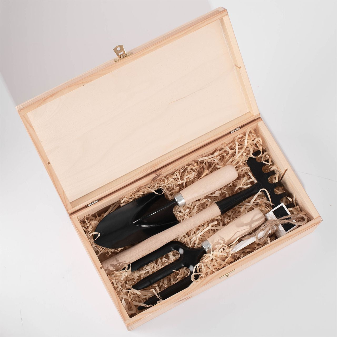 Narzędzia w skrzynce ze zdjęciem dla miłośniczki ogrodu
