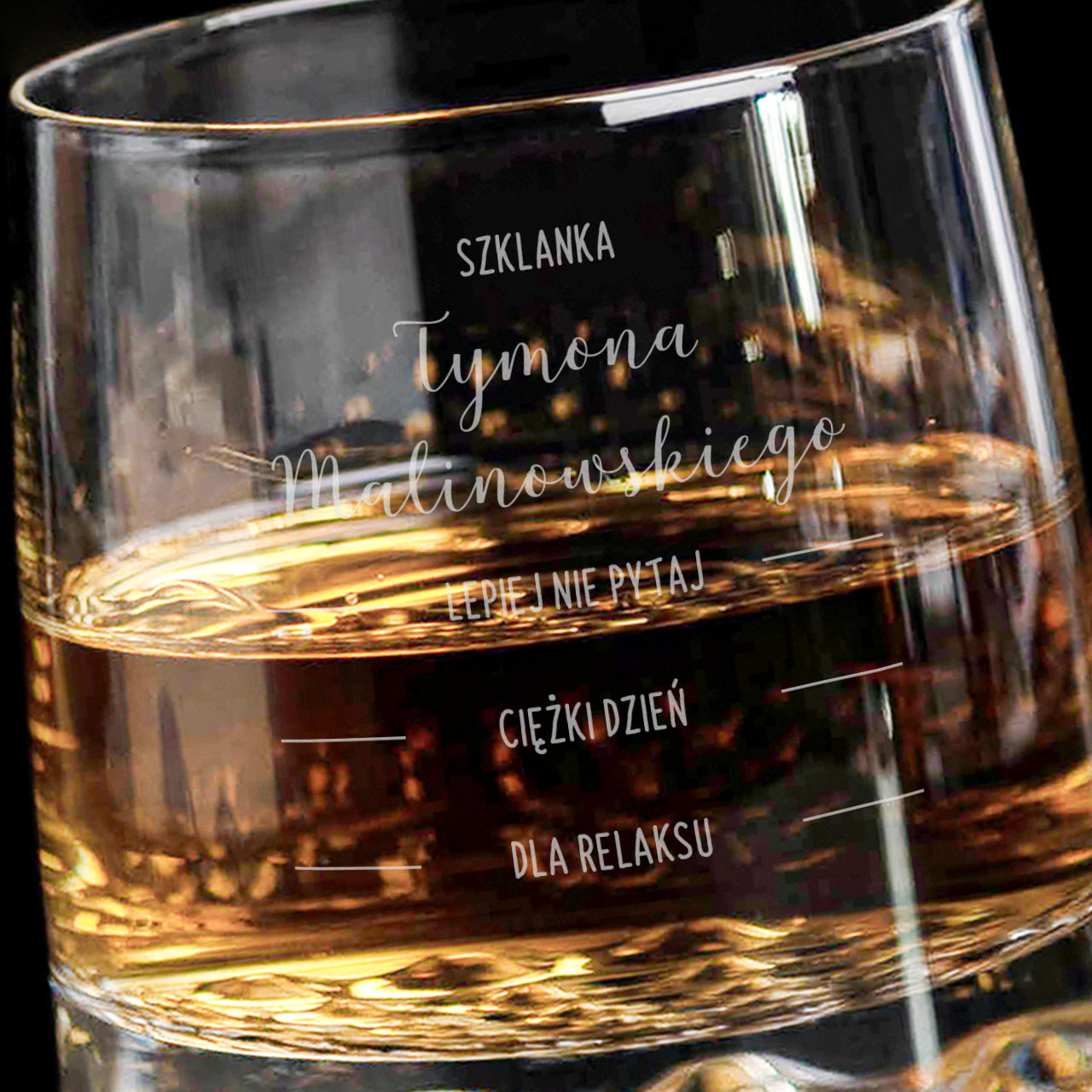 Grawerowana szklanka do whisky - prezent dla kolegi - Skala elegancki prezent dla faceta