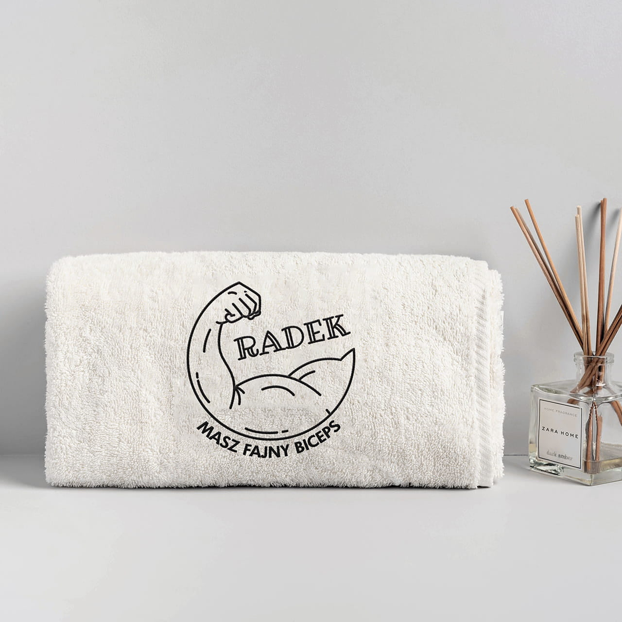 Ręcznik z haftem Siłacz prezent dla chłopaka ręcznik na siłownię prezent na Dzień Chłopaka