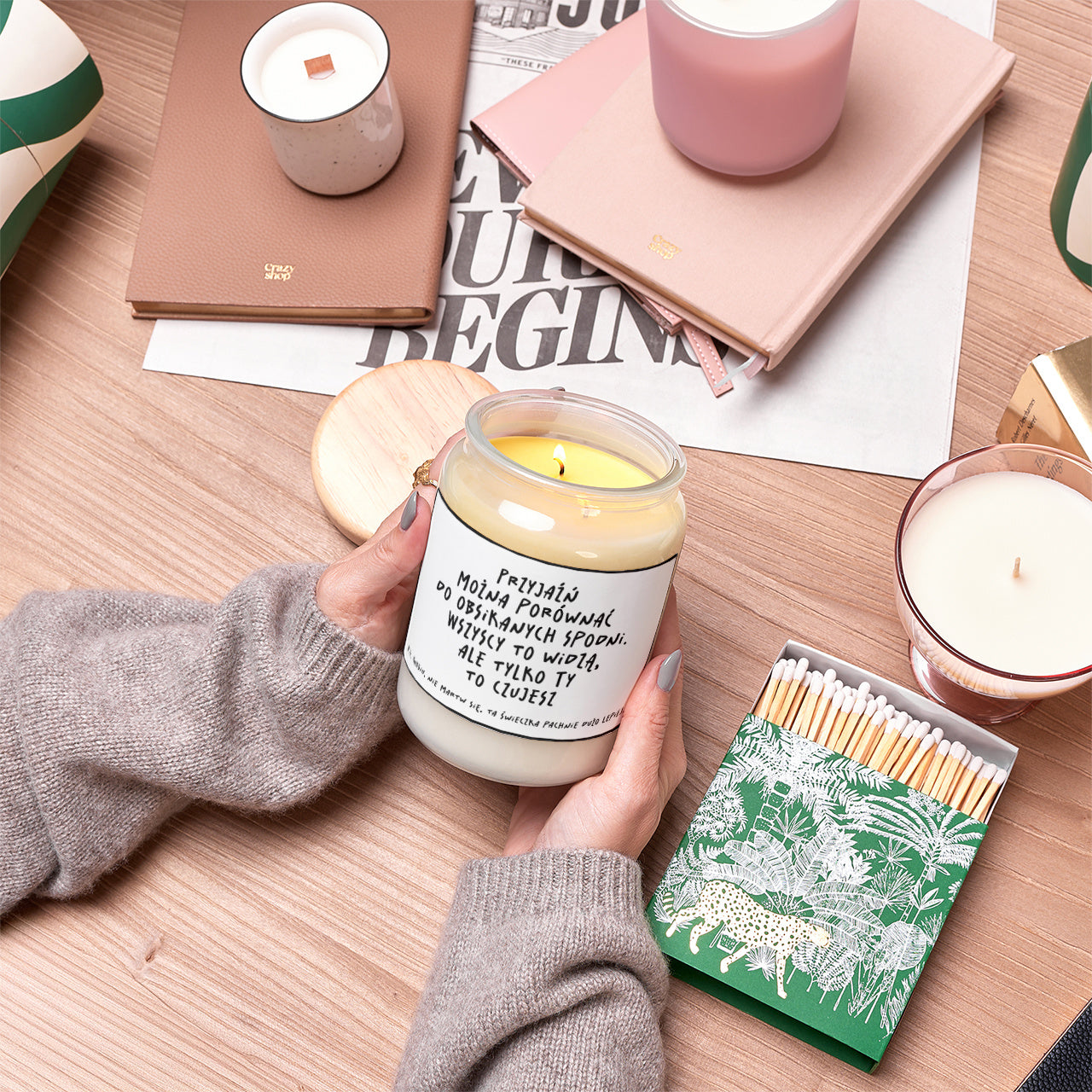 Świeczka personalizowana na prezent dla przyjaciółki świeca zapachowa prezent dla niej świeca na urodziny