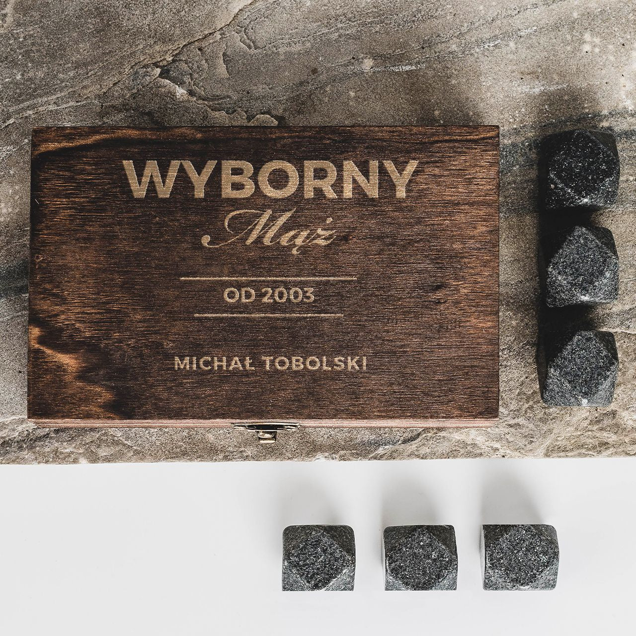 Personalizowane kamienie do whisky - oryginalny prezent dla męża prezent na rocznicę ślubu dla męża