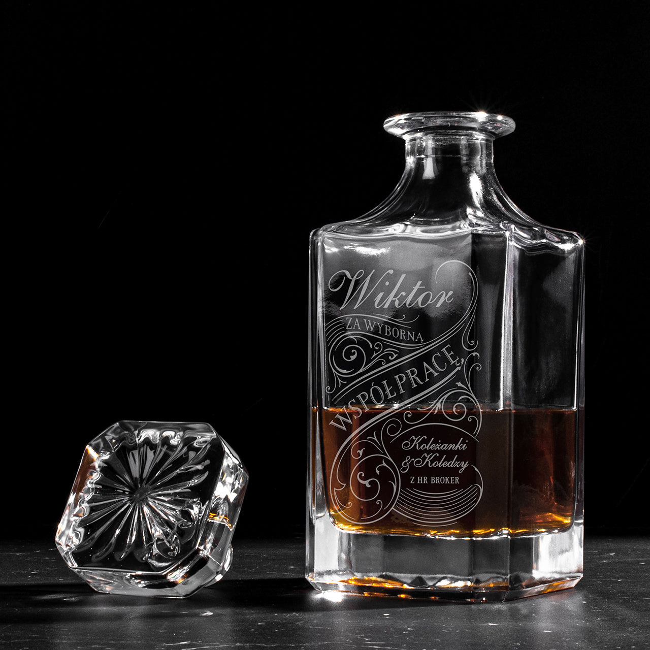 Karafka z grawerem do whisky - prezent dla kolegi z pracy na odejście