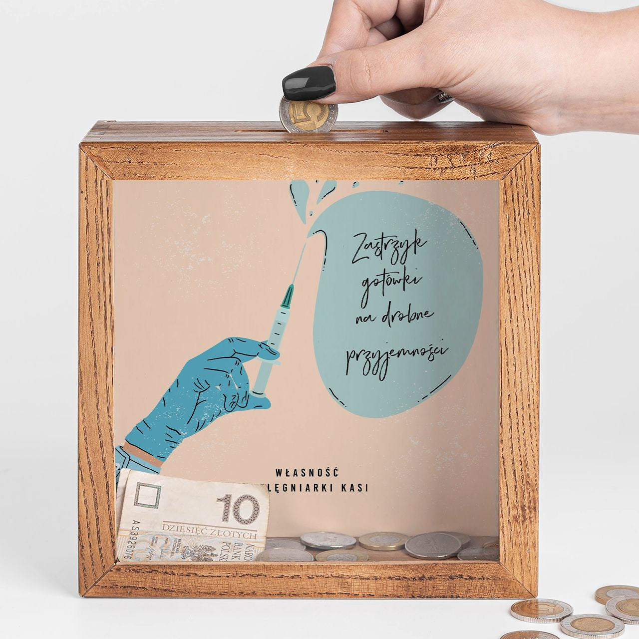 Skarbonka personalizowana ZASTRZYK prezent dla przyjaciółki drewniana skarbonka personalizowana skarbonka