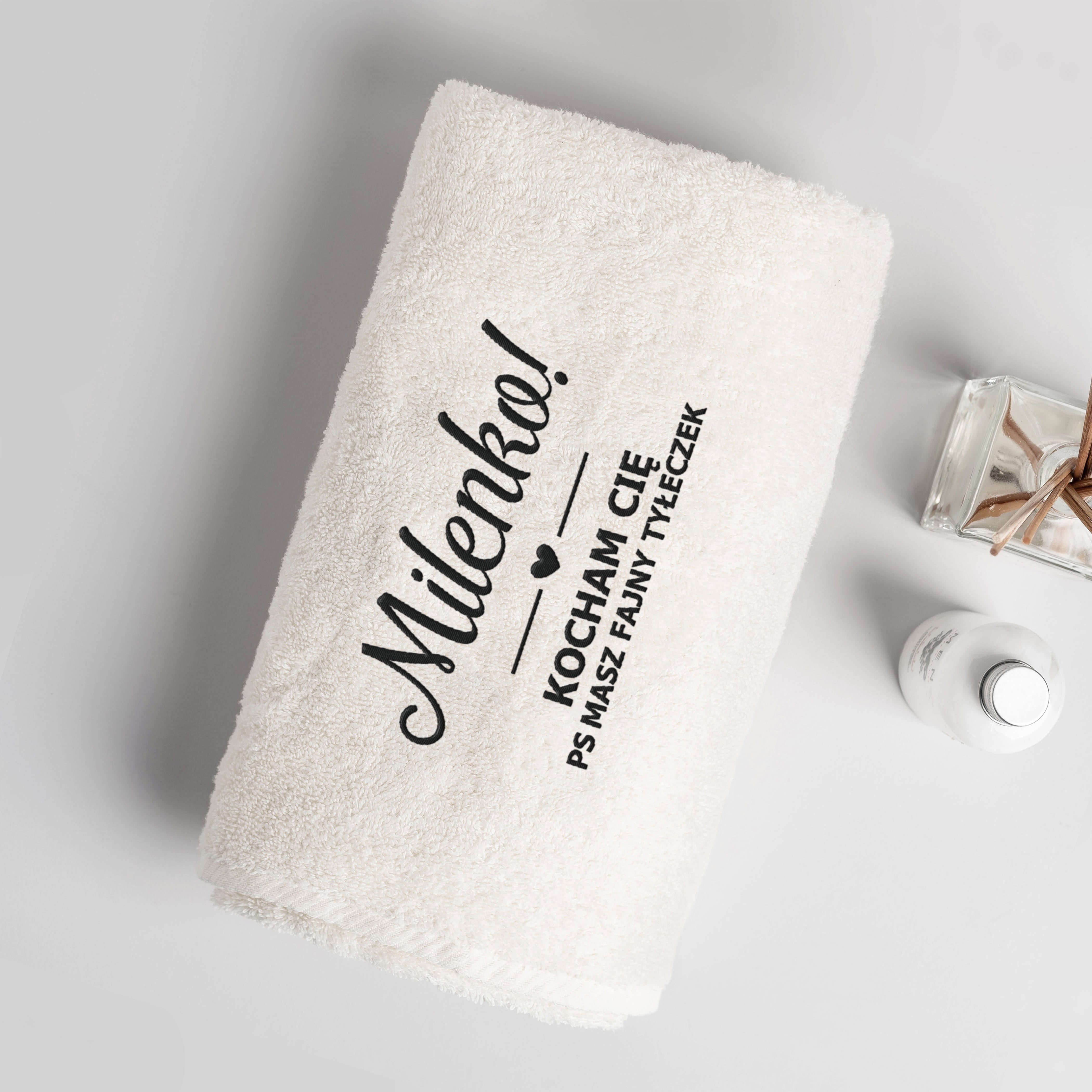 Personalizowany ręcznik dla dziewczyny - śmieszny prezent walentynkowy