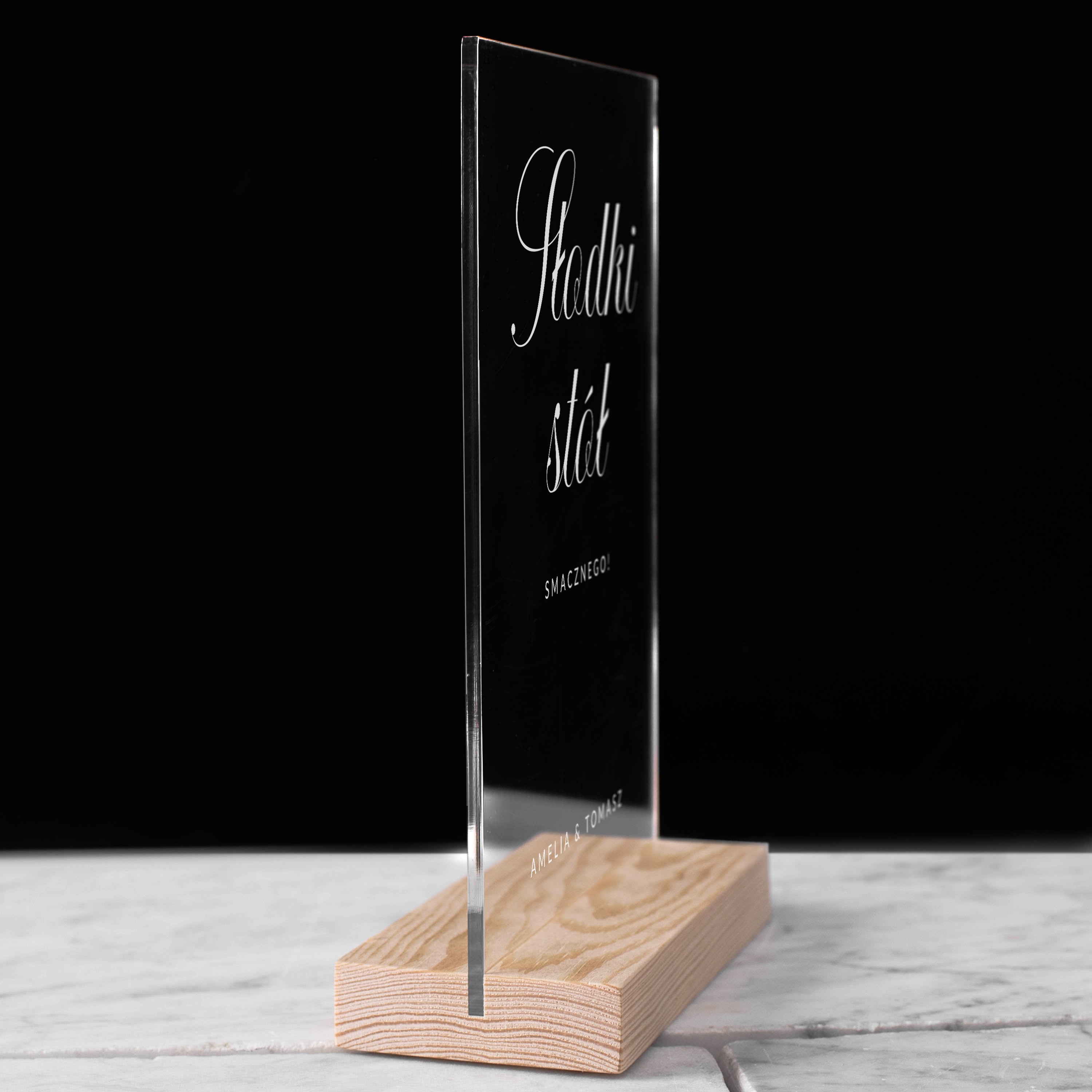 Personalizowana dekoracja słodkiego stołu