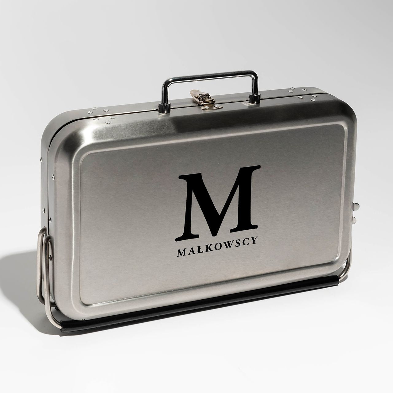Grill w walizce z personalizacją - monogram