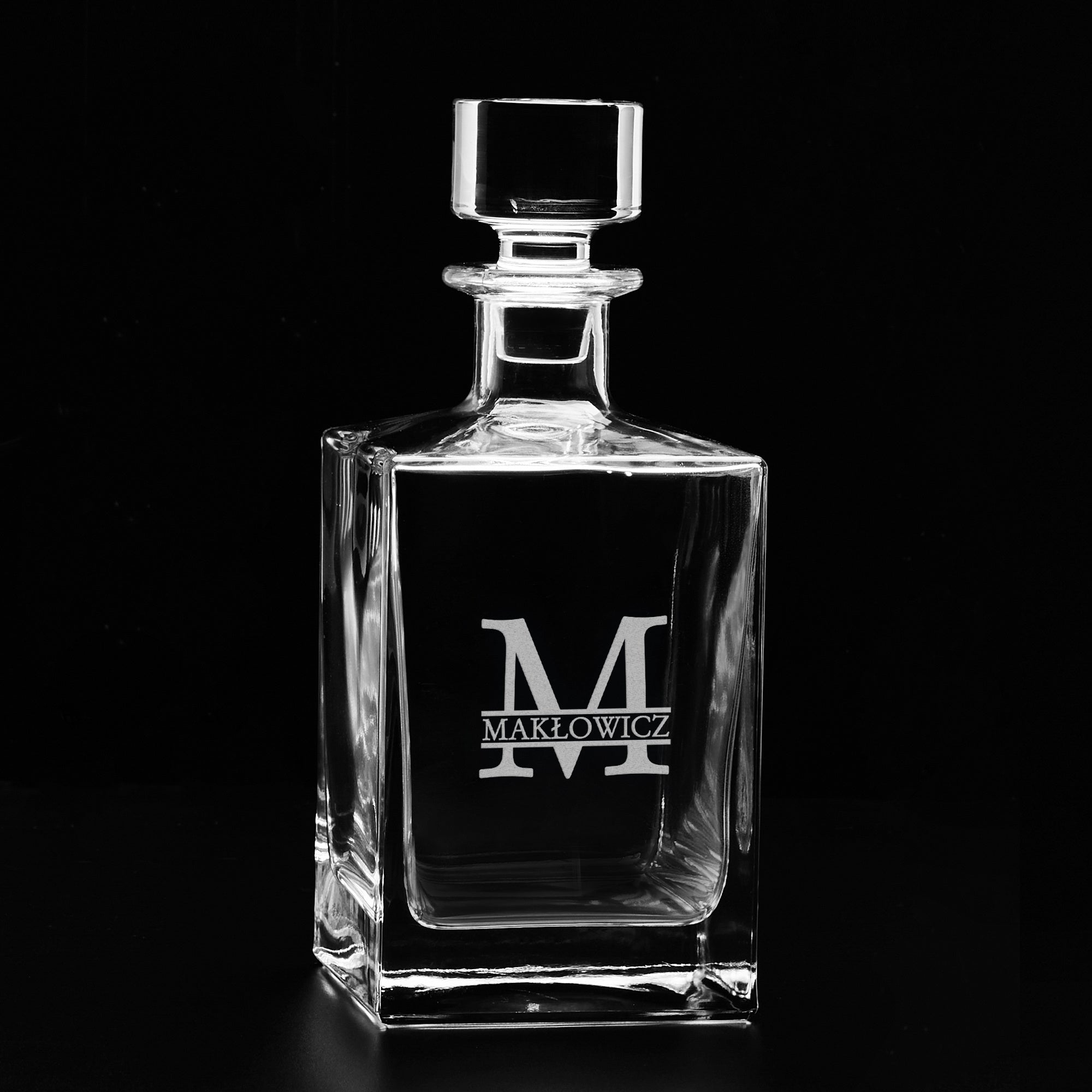 Karafka w drewnianej skrzynce - Monogram -elegancki prezent dla mężczyzny
