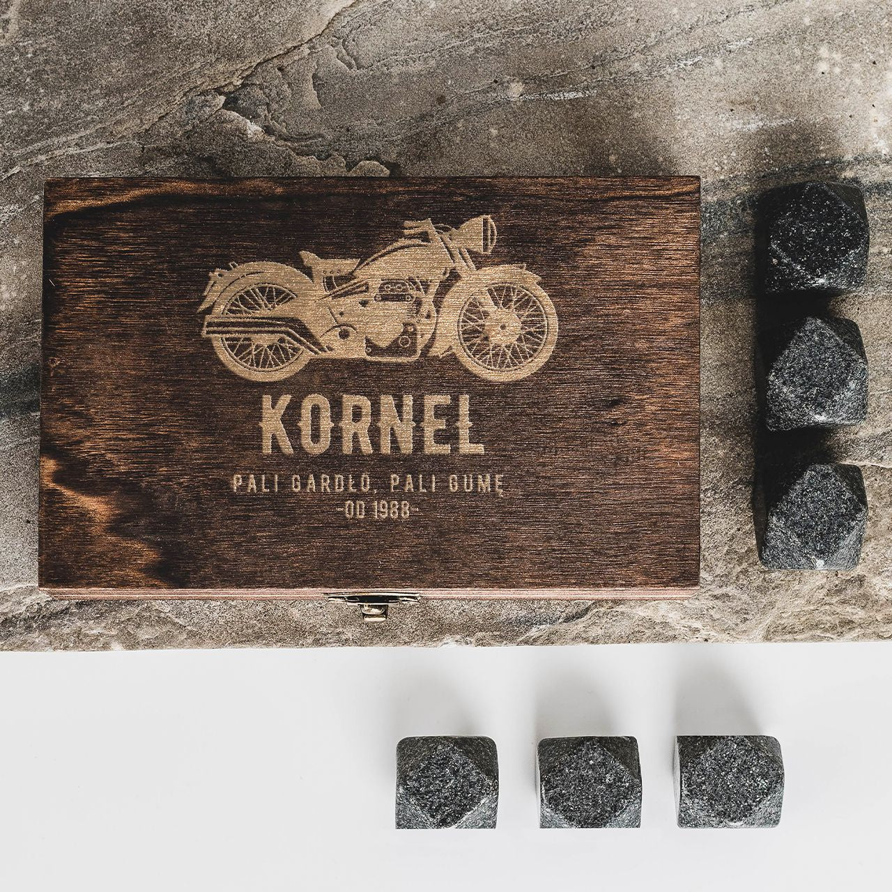Kamienie do whisky na prezent dla motocyklisty upominek dla motocyklisty kamienie na prezent