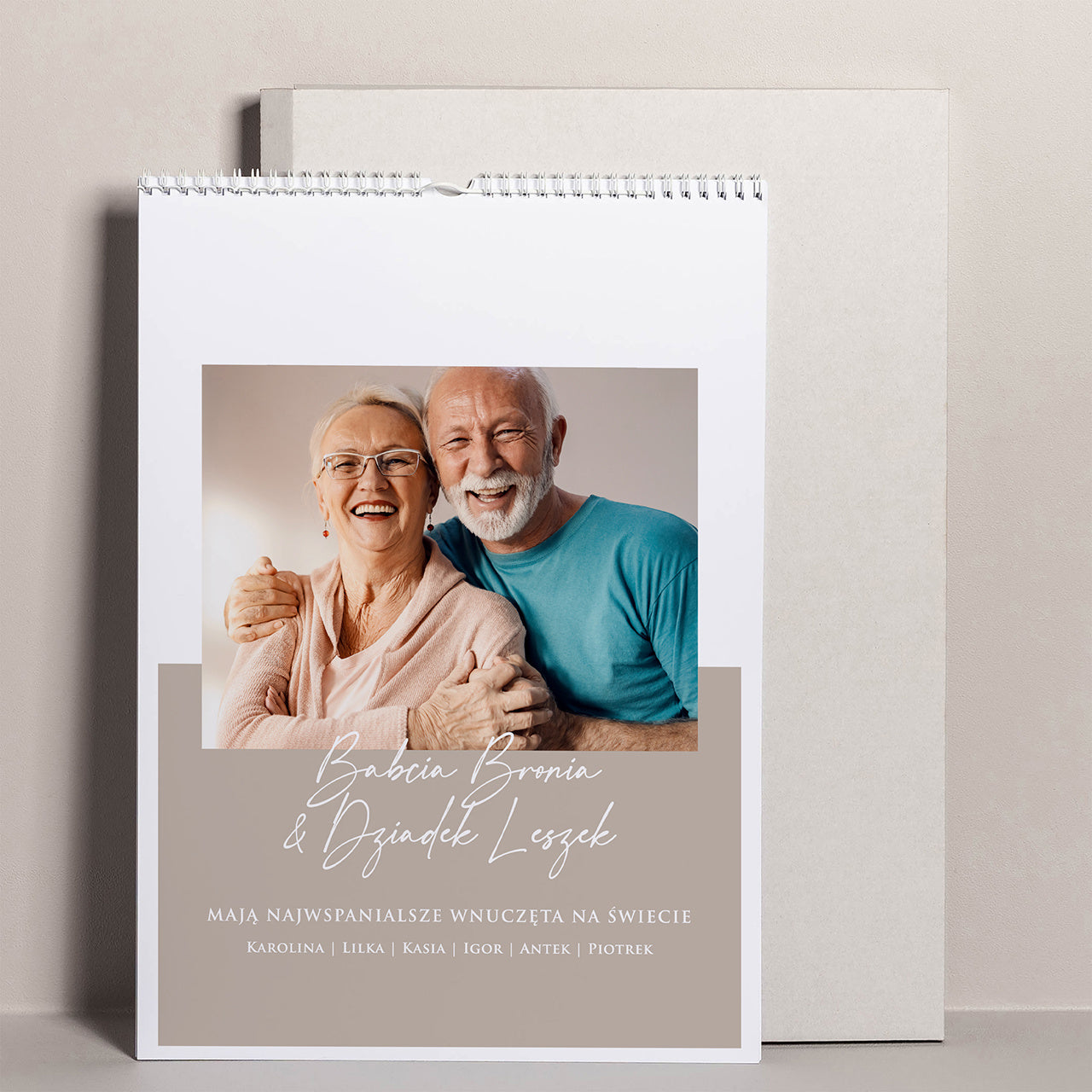 Kalendarz personalizowany wiszący - prezent na Dzień Babci i Dziadka