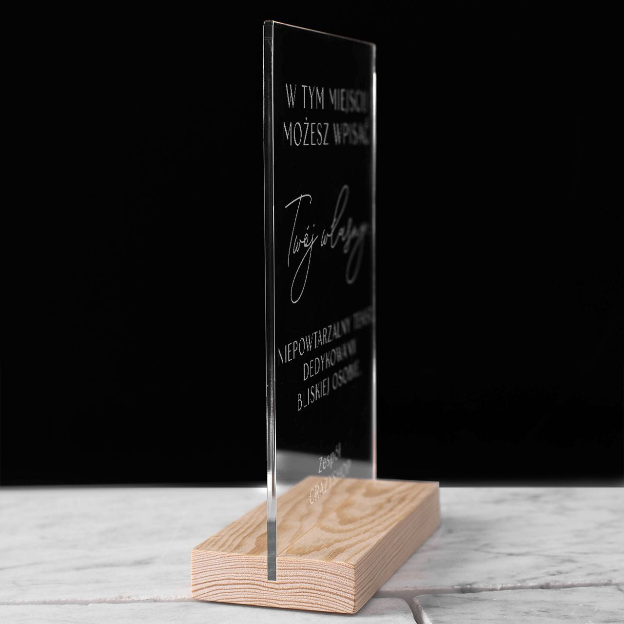 Grawerowana statuetka z własnym tekstem