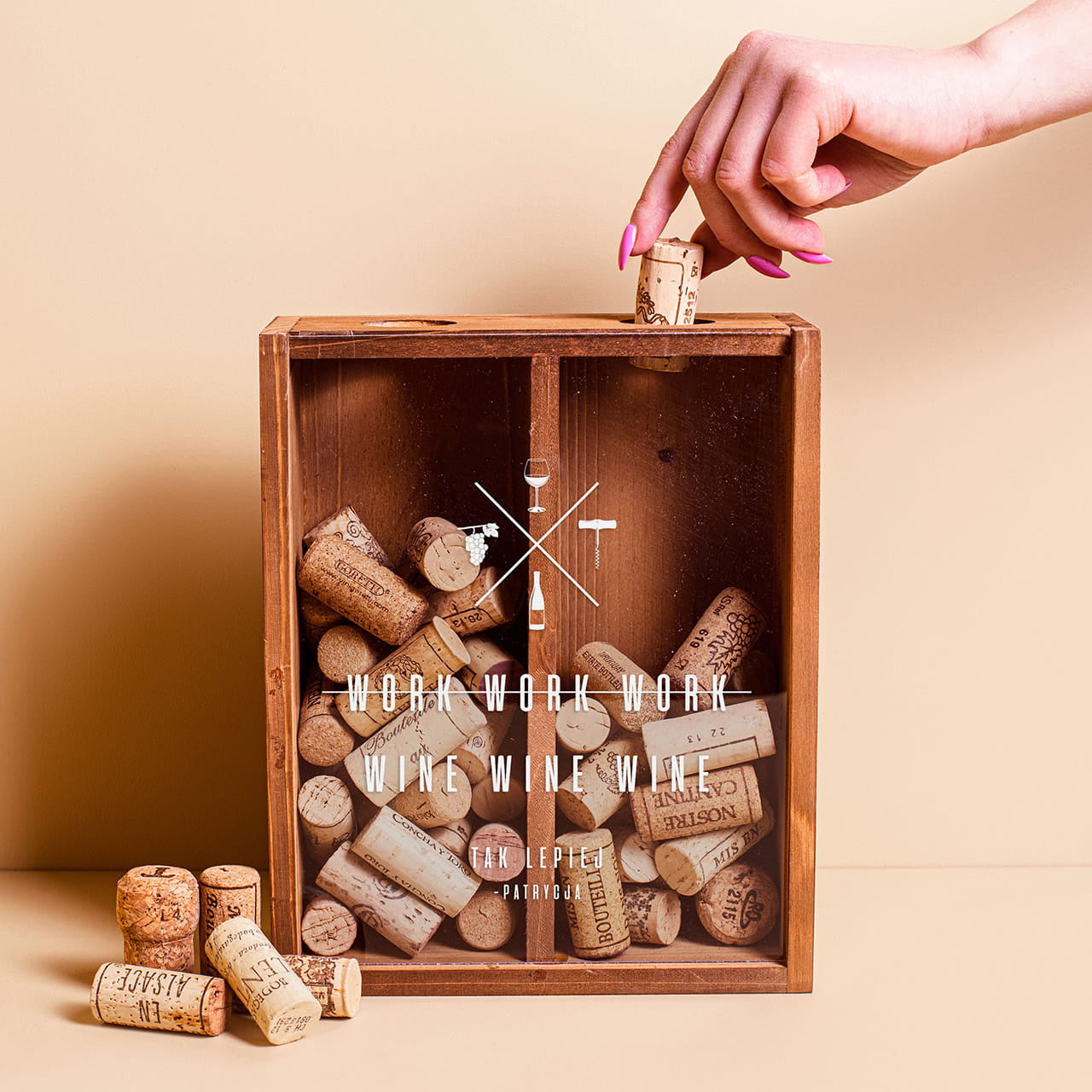 Skrzyneczka na korki od wina dla koleżanki prezent dla koleżanki skrzynka na korki od wina skrzynka personalizowana