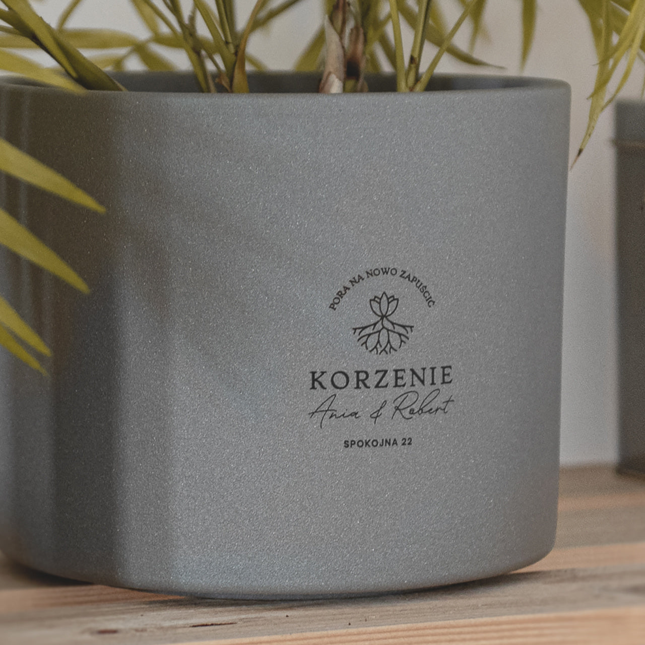 Personalizowana doniczka na parapetówkę - prezent na nowy dom