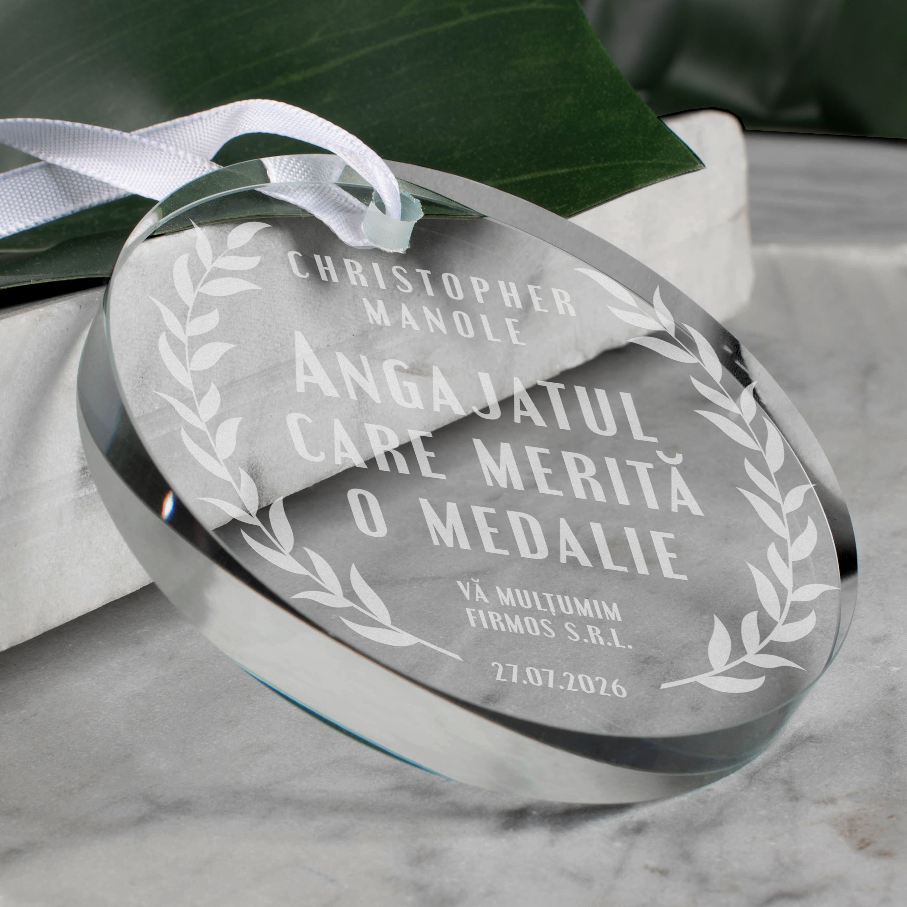 Grawerowana szklana zawieszka - Medal Dla Pracownika