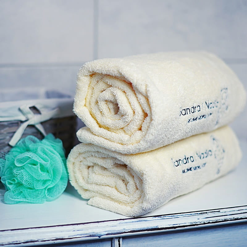 Ręczniki z haftem dla bliźniaczek komplet ręczników ręczniki personalizowane prezent dla bliźniaczek