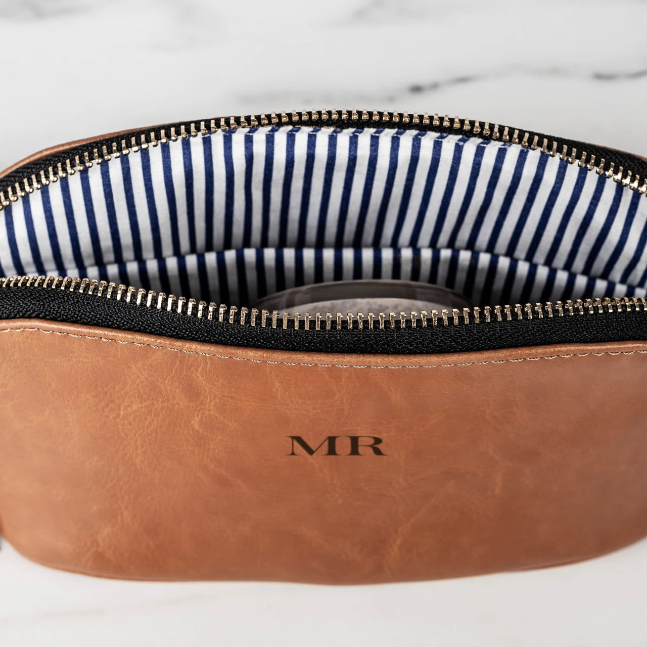 Skórzana kosmetyczka damska - Inicjały - elegancki prezent dla kobiety prezent na dzień kobiet kosmetyczka skórzana