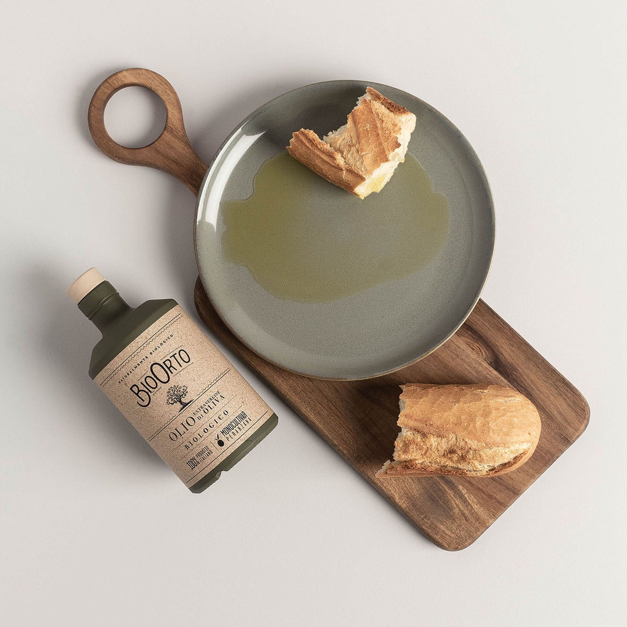 Akacjowa deska z włoską oliwą na prezent dla kucharza prezent dla miłośnika gotowania