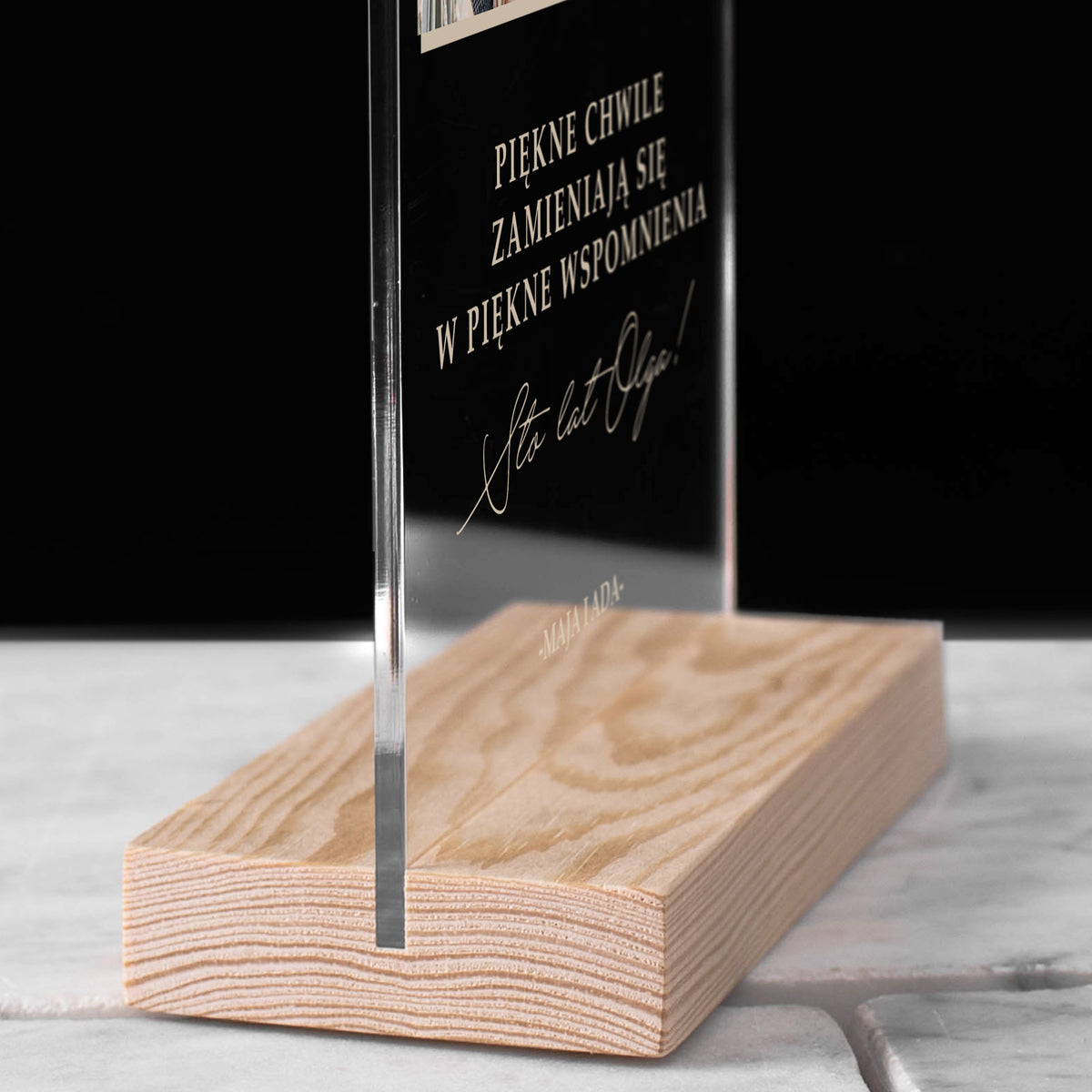 Statuetka personalizowana ze zdjęciami - prezent na 20. urodziny