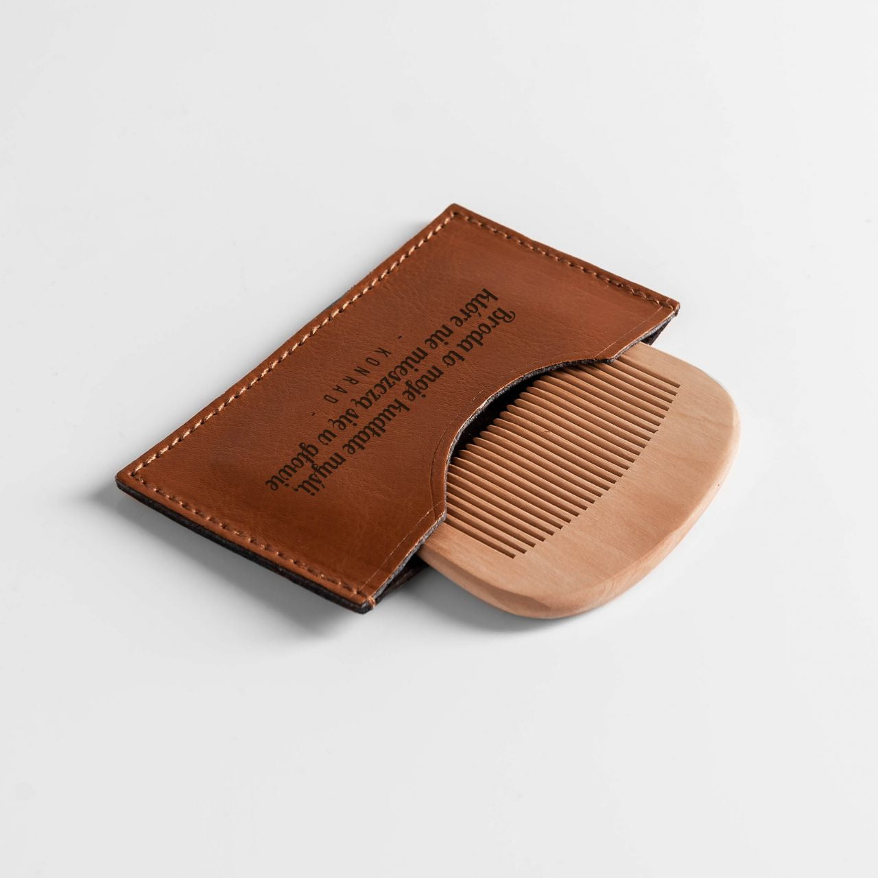 Grzebień dla brodacza w etui z personalizacją