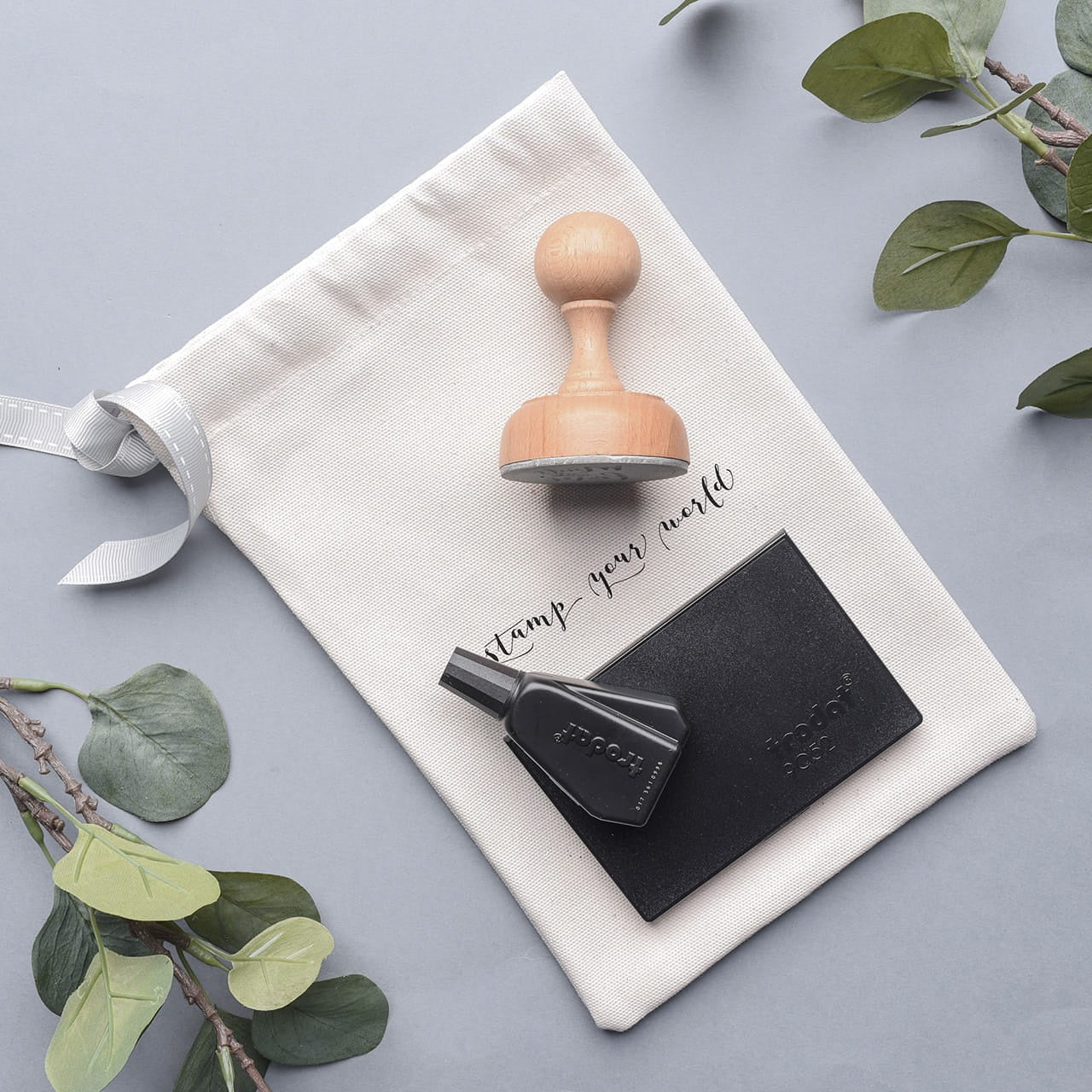 Drewniany stempel na prezent dla pszczelarza stempel personalizowany prezent dla miłośnika pszczół