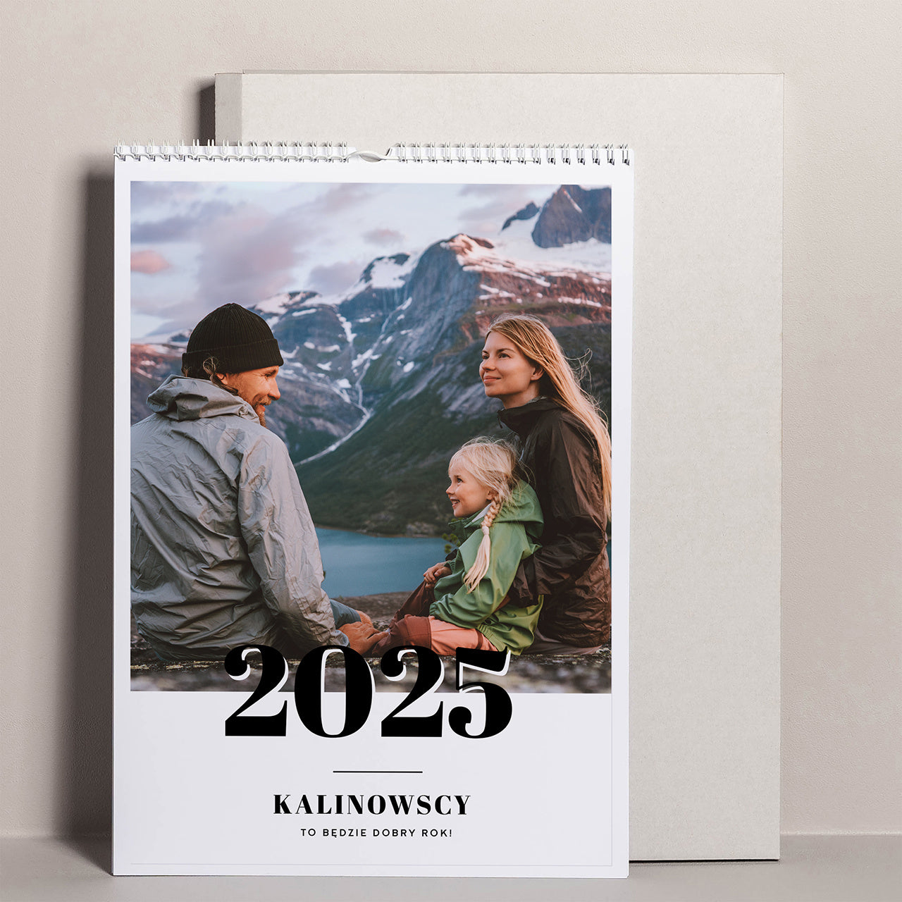 Ścienny kalendarz ze zdjęciami dla rodziny
