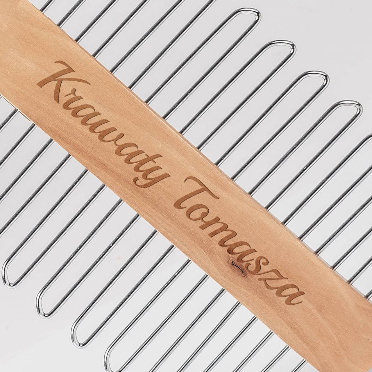 Grawerowany wieszak na krawaty dla męża
