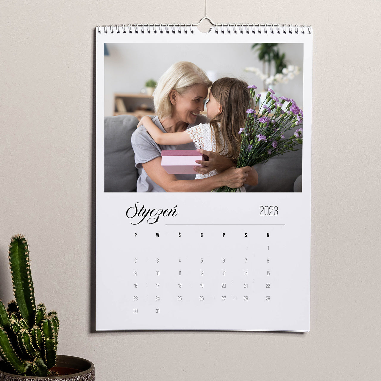 Wiszący kalendarz ze zdjęciami dla babci